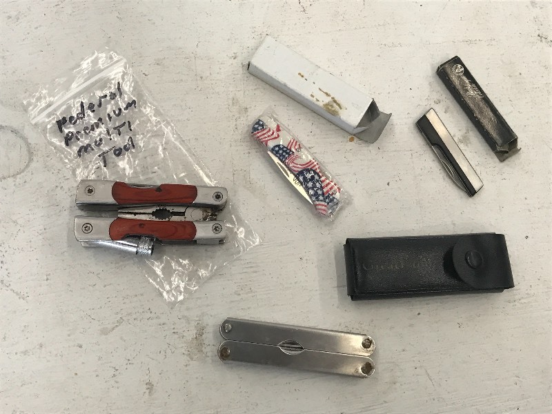 lot 78 image: Lot Of Assorted Pocket Knives ...