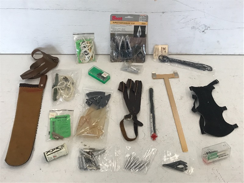 lot 79 image: Bag Of Assorted Bow Hunting Supplie...