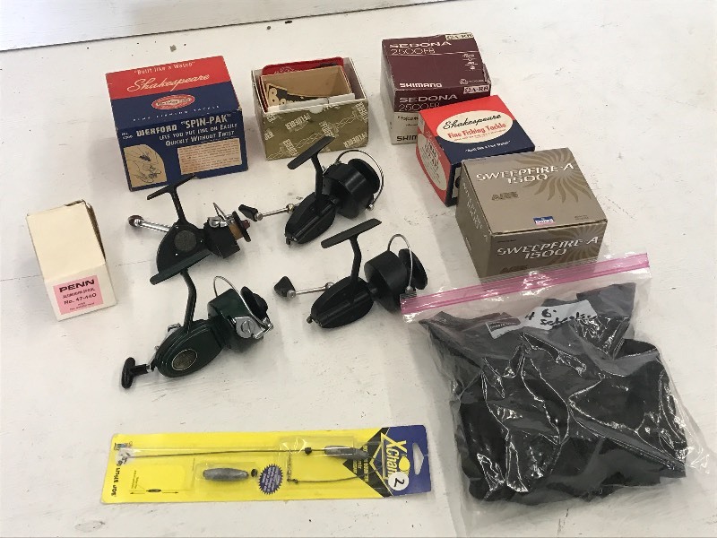 lot 105 image: Flat Of Assorted Vintage Fishing Re...