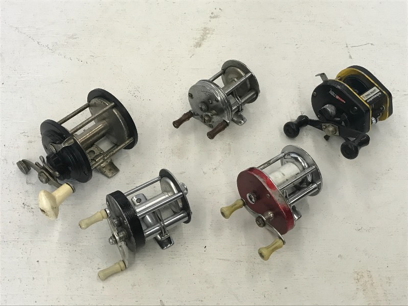 lot 106 image: Flat Of Assorted Vintage Fishing Re...