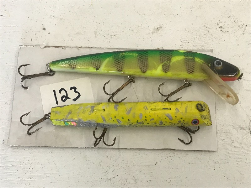 lot 123 image: Lot Of (2) Muskie Lures ...