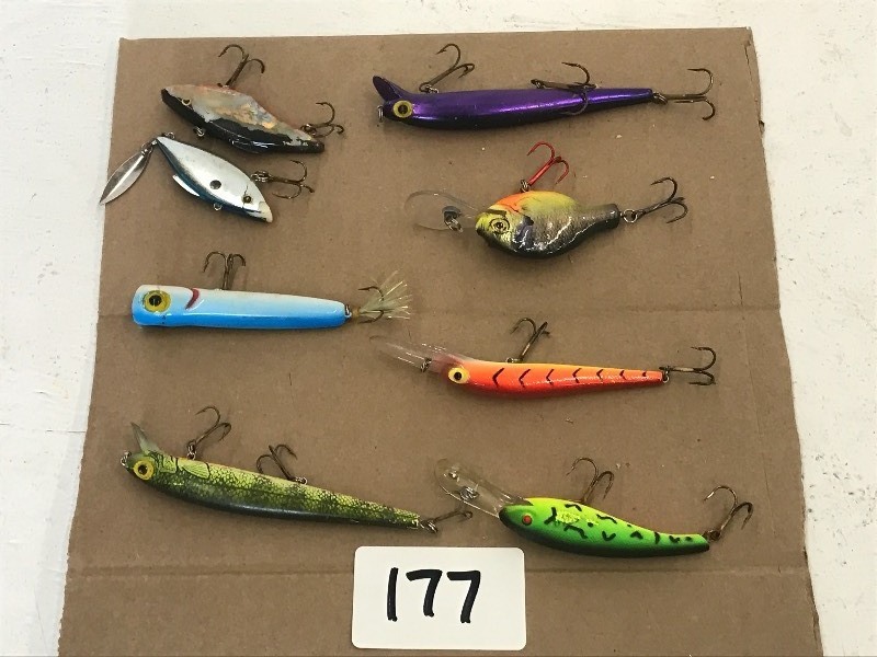 lot 177 image: Flat Of Assorted Crankbait Lures ...