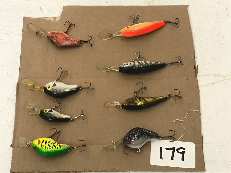 lot 179 image: Flat Of Assorted Crankbait Lures ...