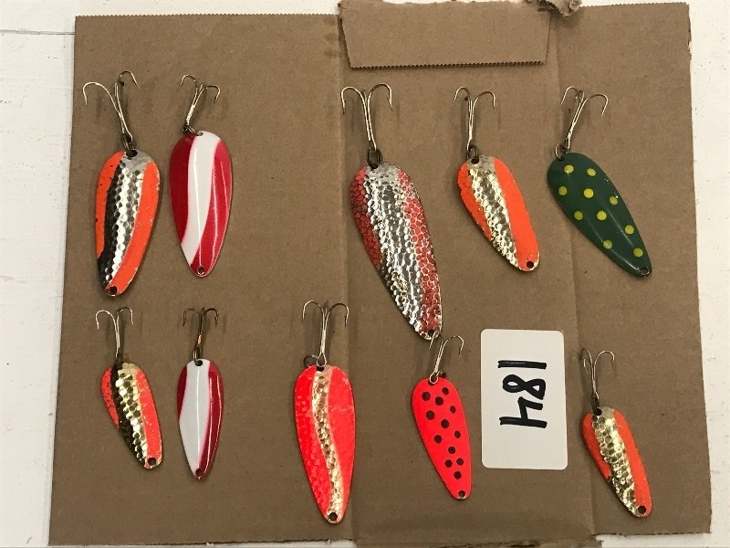 lot 184 image: Flat Of Assorted Spoon Lures ...