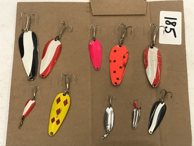 lot 185 image: Flat Of Assorted Spoon Lures ...