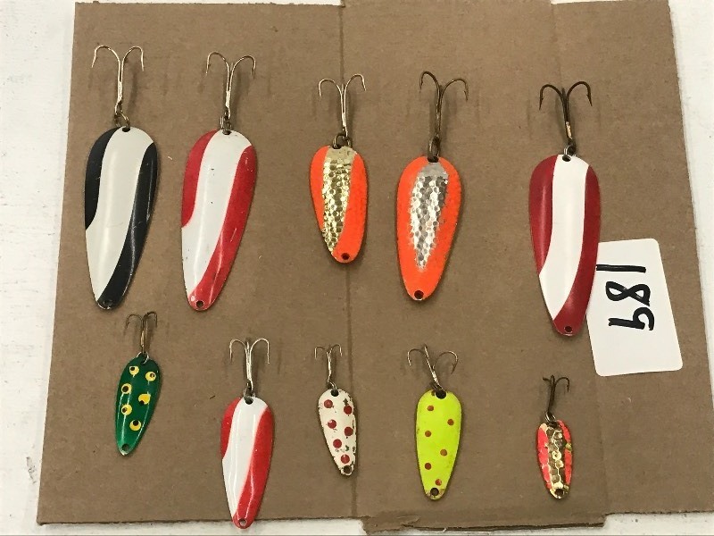 lot 189 image: Flat Of Assorted Spoon Lures ...
