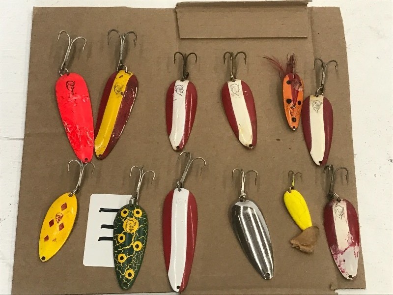 lot 191 image: Flat Of Assorted Spoon Lures ...