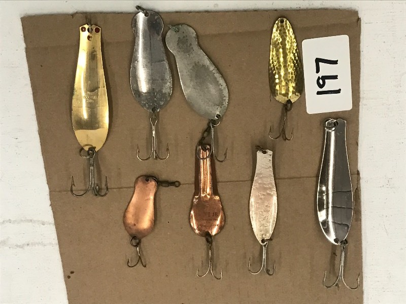 lot 197 image: Flat Of Assorted Spoon Lures ...