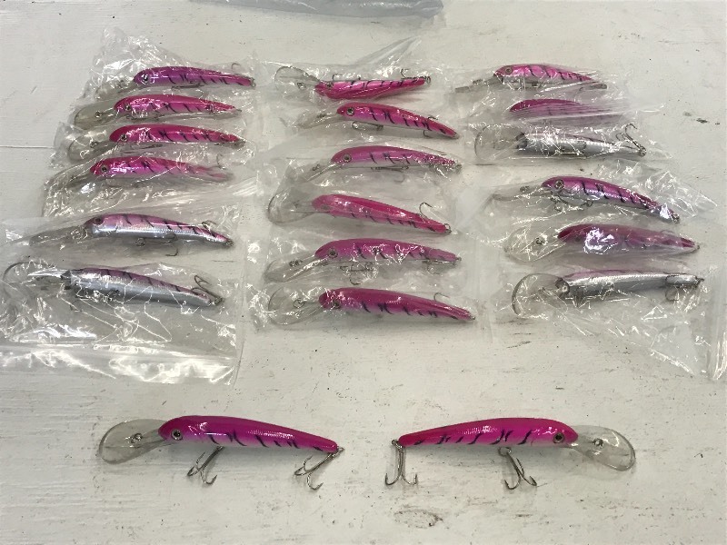 lot 205 image: Bag Of (20) New Pink Crankbait Lure...