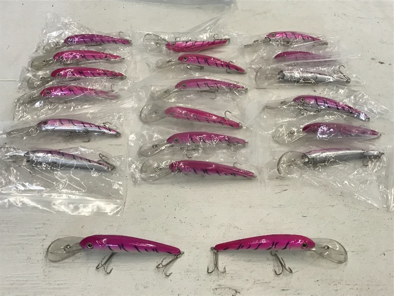 lot 206 image: Bag Of (20) New Pink Crankbait Lure...