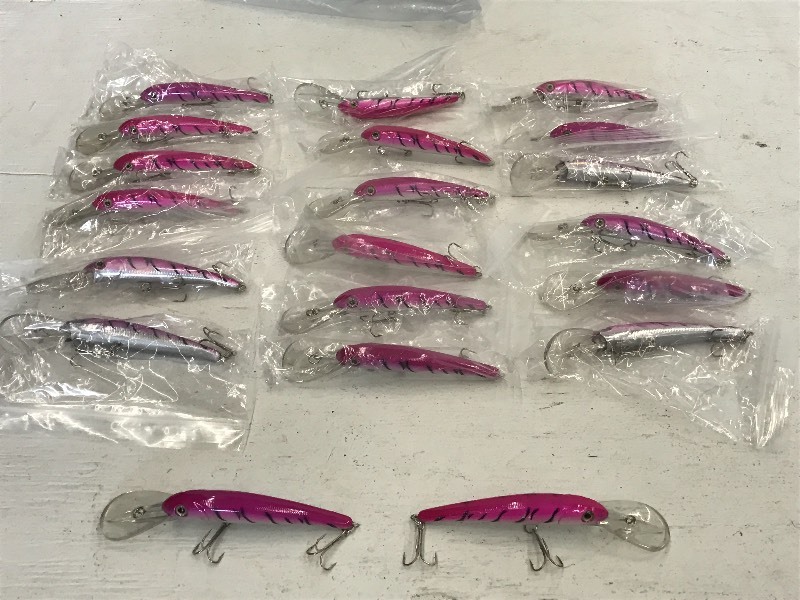 lot 212 image: Bag Of (20) New Pink Crankbait Lure...