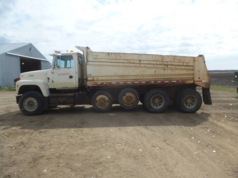 lot 1 image: 1995 Ford L9000 Dump Truck #45