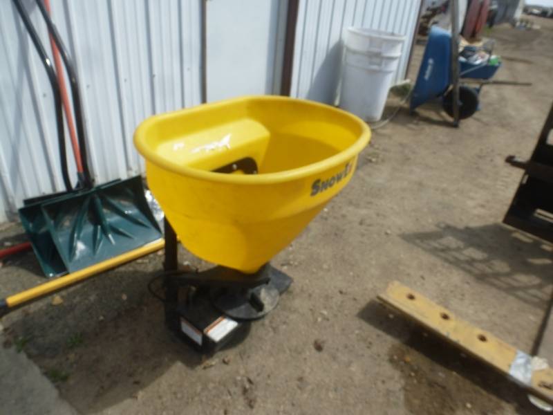 lot 100 image: Snow Ex Salting Unit