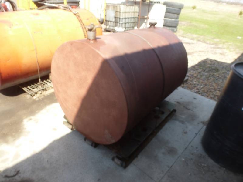 lot 101 image: Red Fuel Barrel