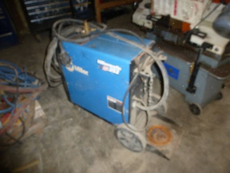 lot 25 image: Miller Matic 252 Wire Feed Welder