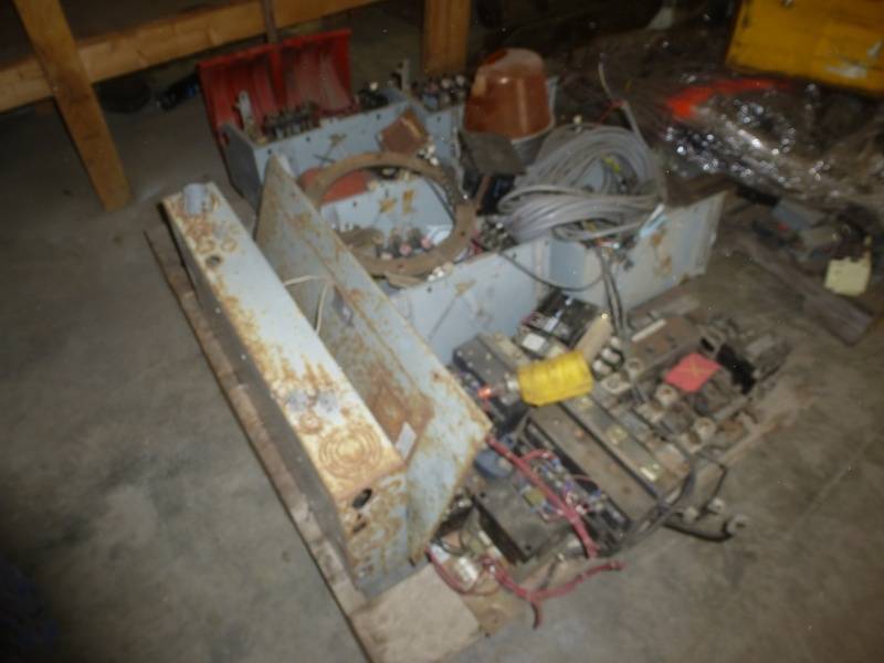lot 32 image: Pallet Electrical Contactors