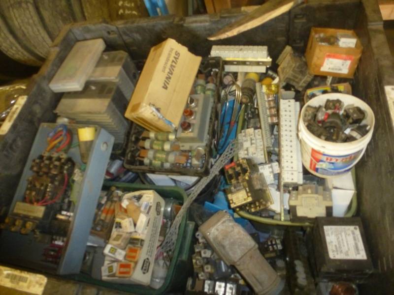 lot 33 image: Tote of Fuses & Fuse Boxes