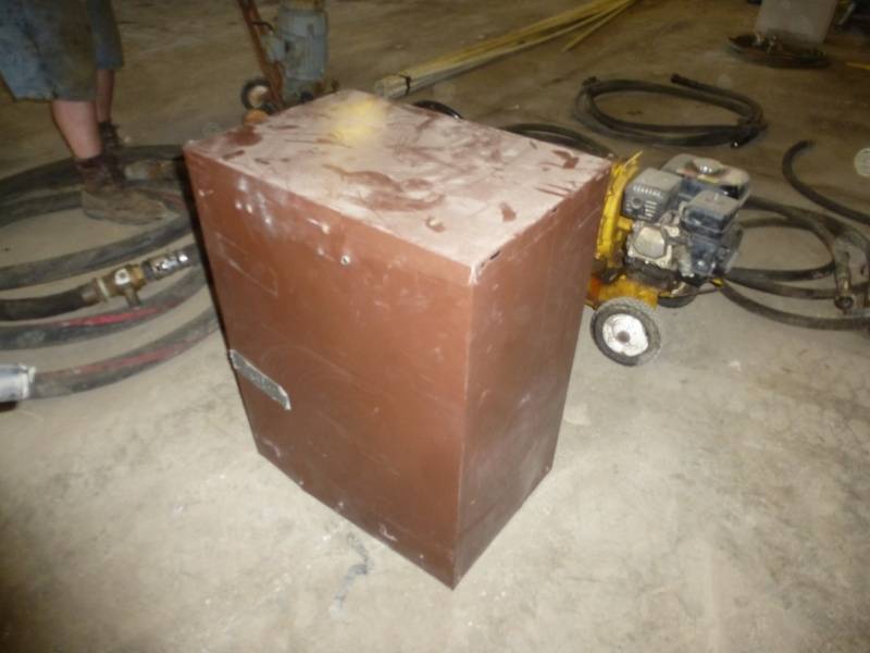 lot 43 image: File Cabinet