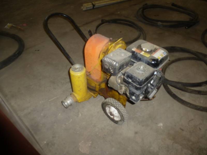lot 44 image: Water Pump 2