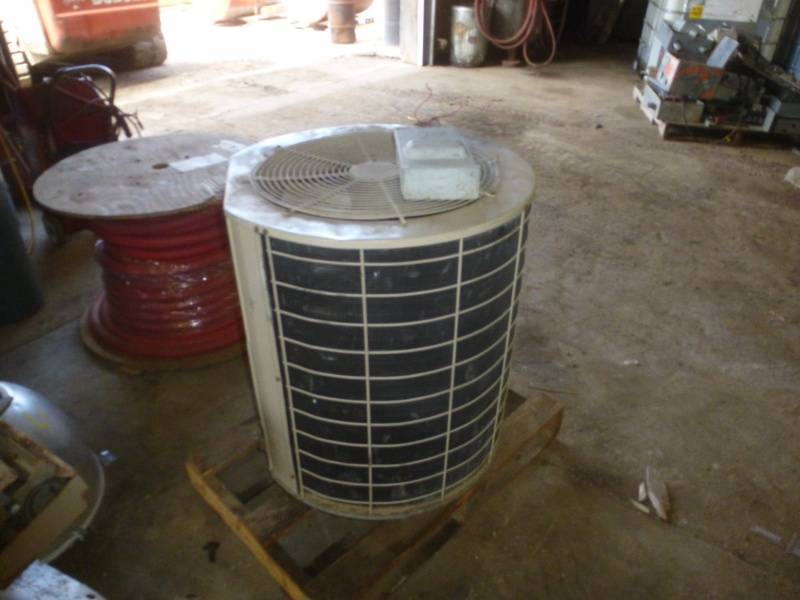 lot 50 image: Air Conditioning Compressor