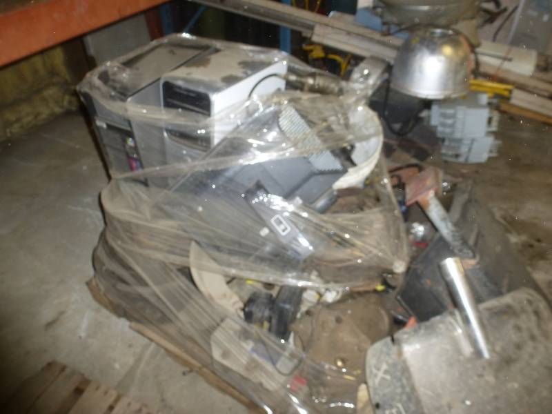 lot 52 image: Pallet Truck Parts & Computers