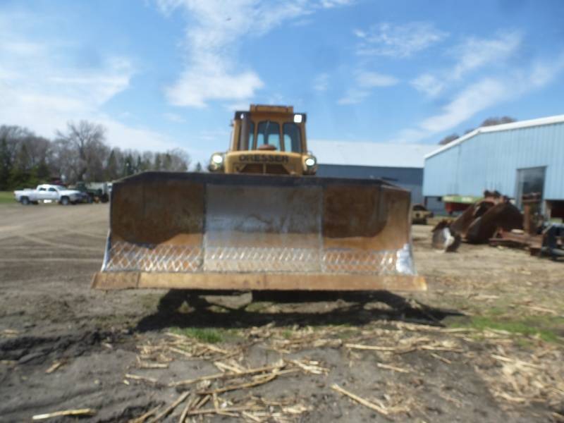 lot 11 image: DresserTD25 Dozer