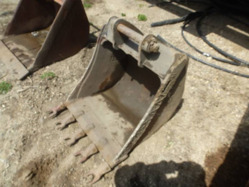 lot 59 image: Cat Backhoe Bucket 420D