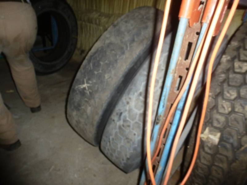 lot 112 image: Truck Tires 11R x 22.5
