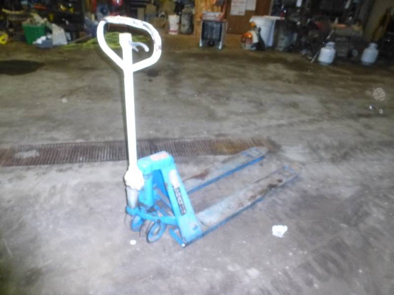 lot 117 image: Bishamon Pallet Jack