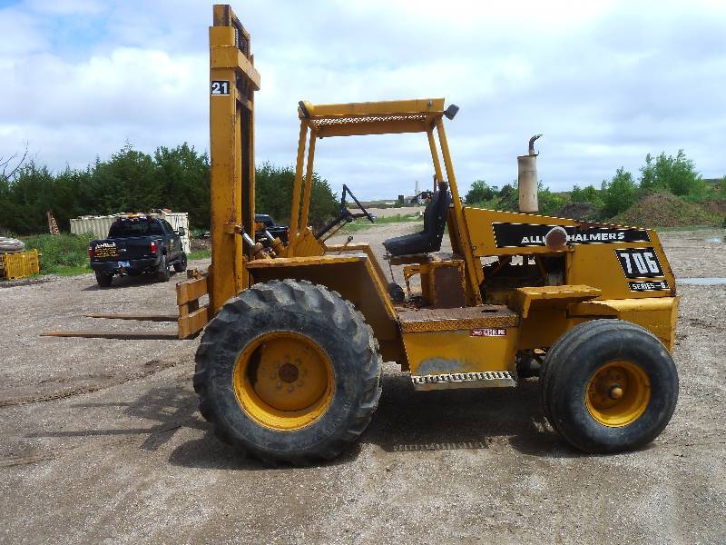 lot 9 image: Allis Chalmers Forklift
