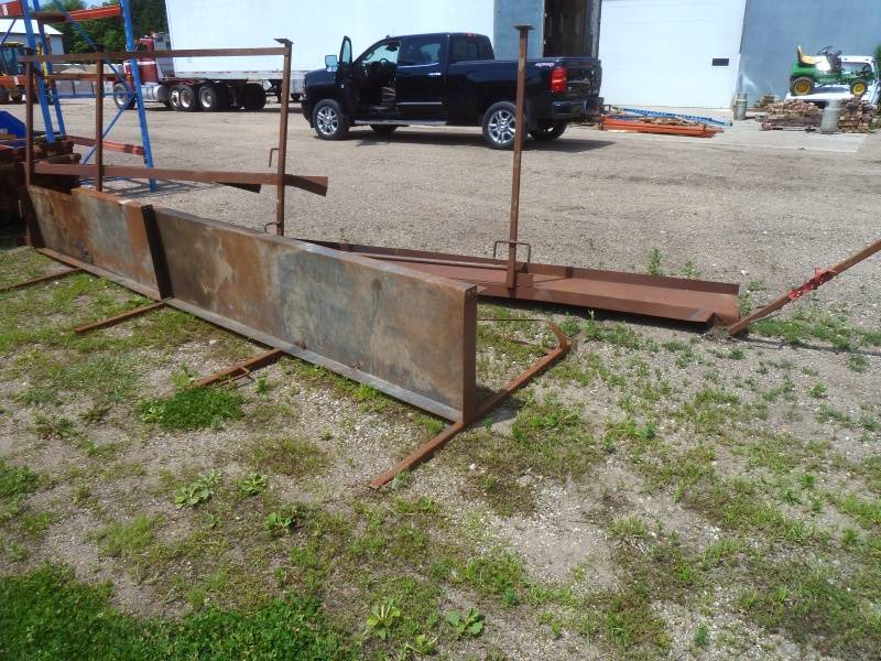 lot 124 image: Steel Work Bench