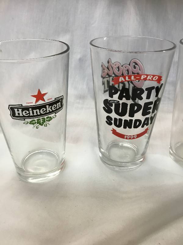 lot 55 image: 2 Samuel Adams, 2 Hornsbys, and 2 Coors Light Pint Glasses