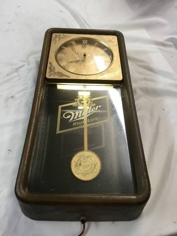 lot 17 image: Antique Miller - Petaluma Clock - Lights Up