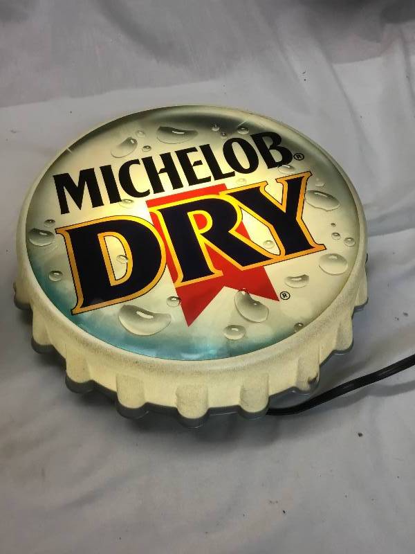 lot 18 image: Antique Michhelob Light Up Sign - Looks like a Bottle Cap