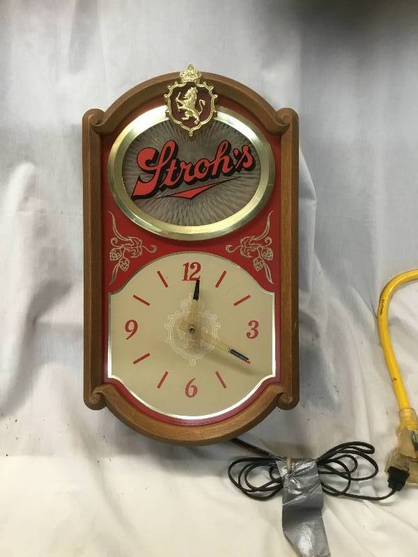 lot 87 image: Antique Strohs Clock