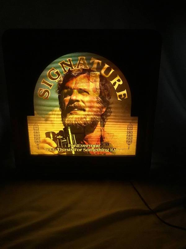 lot 97 image: Antique Signature Beer - Rotating Sign - Lights up