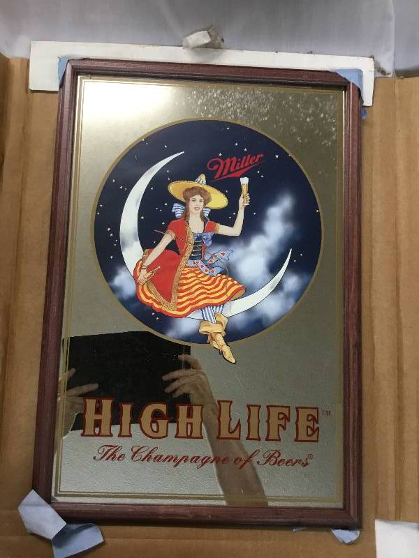 lot 113 image: Vintage- New in Box - Miller High Life - the Champagne of Beers - Mirror