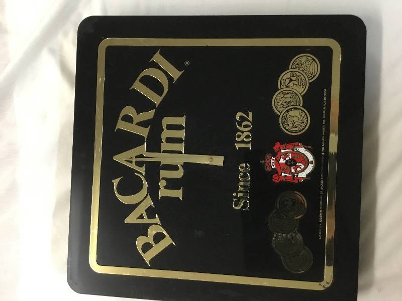 lot 124 image: Vintage Bacardi Rum Clock