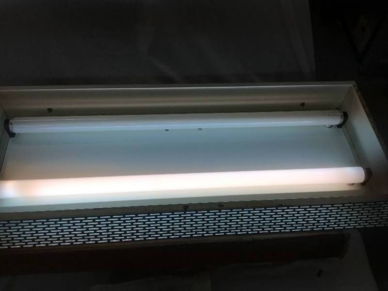 lot 154 image: 3 foot Illuminated box Budweiser Sign - Window