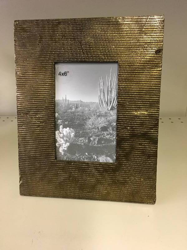 TEXTURED 4 X 6 PICTURE FRAME
