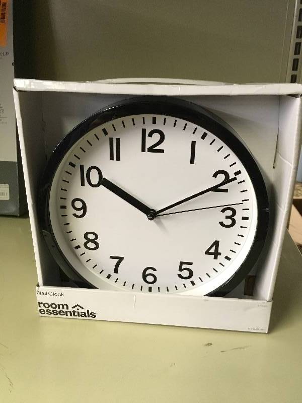 9 ROUND WALL CLOCK