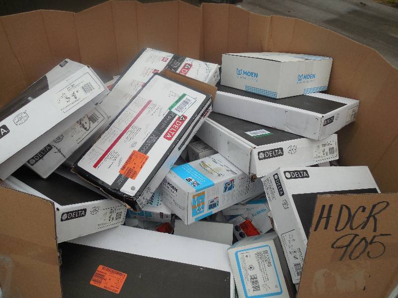 MASSIVE PALLET OF FAUCETS, KITCHEN , BATH , SHOWER HEADSGREAT FOR RE SELLERS