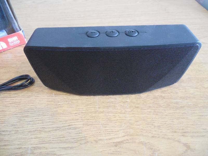 Magnetic Bluetooth Stereo Speaker