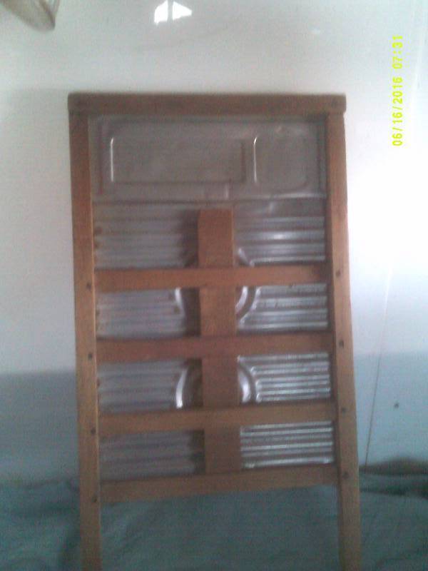 lot 2 image: VINTAGE MAGIC CIRCLE WASHBOARD