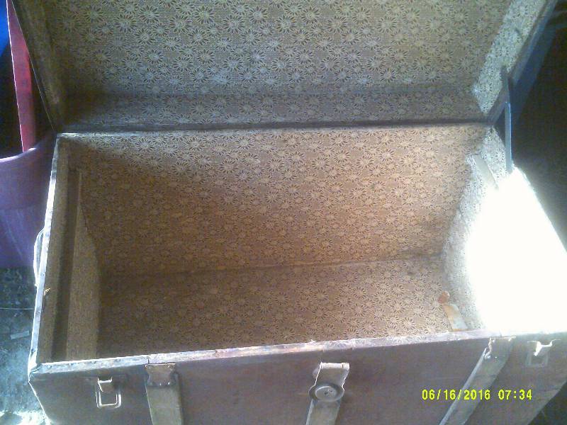 lot 3 image: ANTIQUE METAL AND WOOD STREAMER TRUNK
