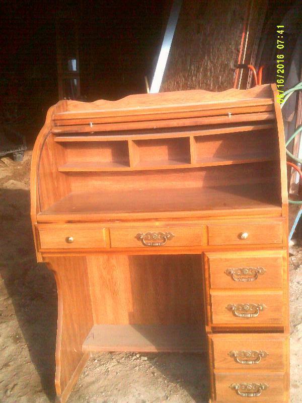 lot 5 image: 3 DRAWER ROLL TOP DESK