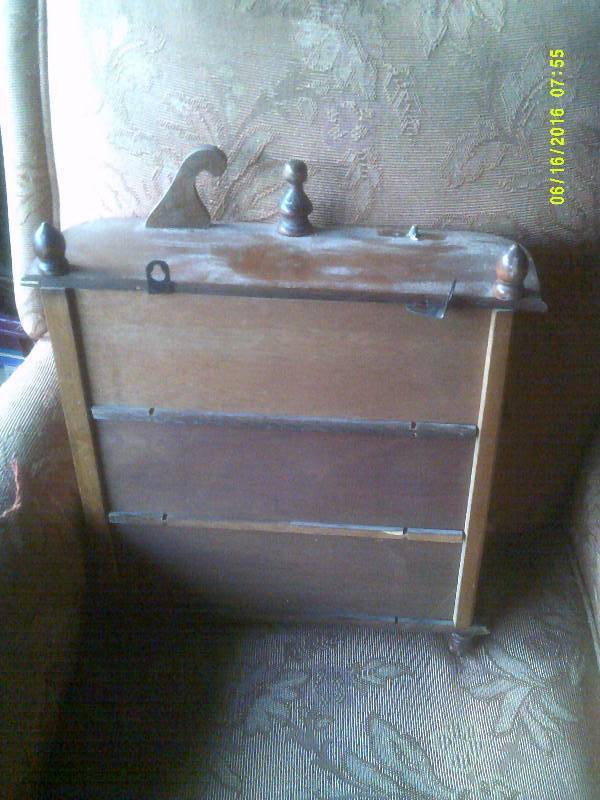 lot 12 image: VINTAGE WOOD AND GLASS CABNET
