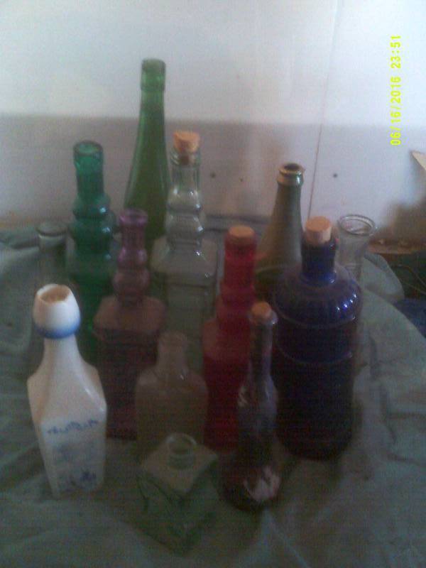 lot 27 image: COLLECTIBLE BOTTLES