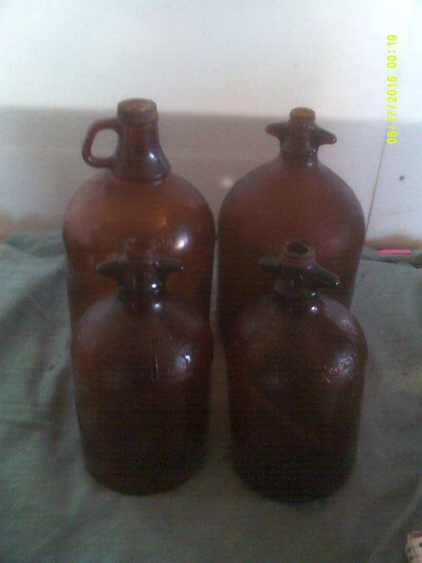 lot 42 image: VINTAGE JUGS