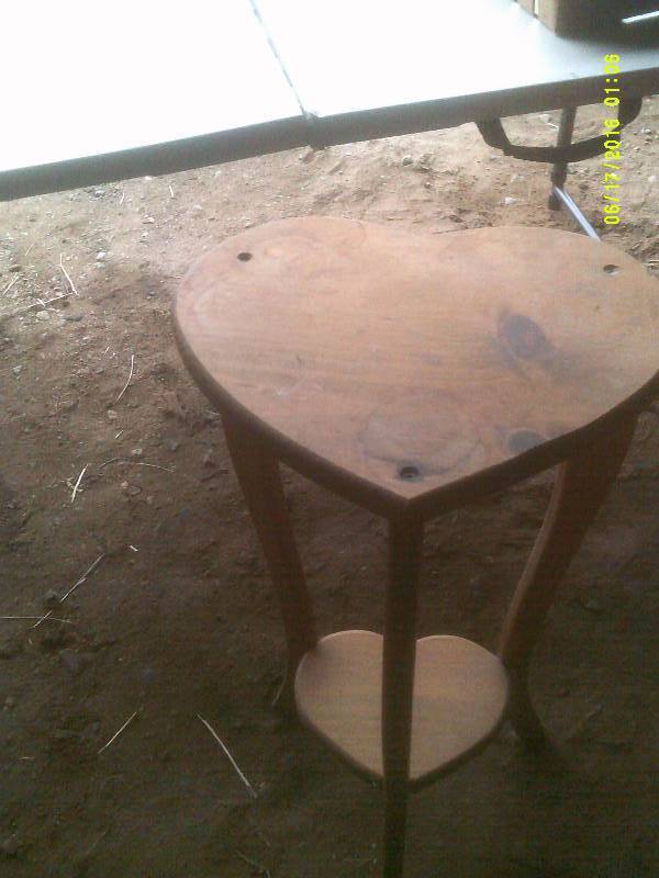 lot 55 image: HEART TABLE